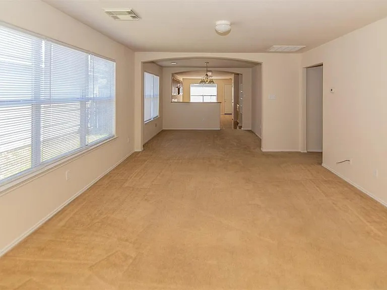 814 Bandon Ln — Photo 3
