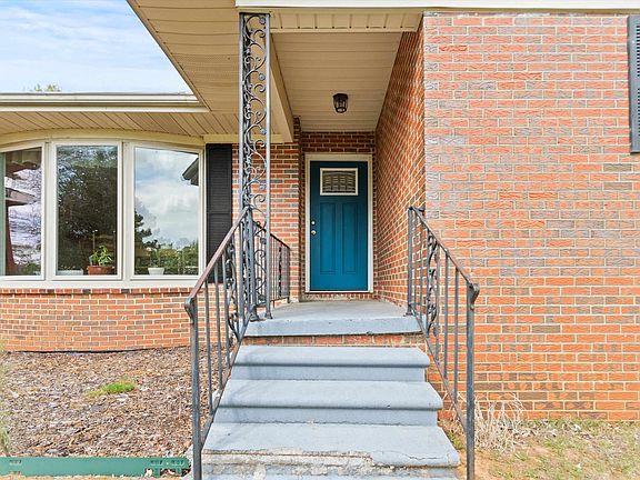 5th image of 15652 Thompson Ln