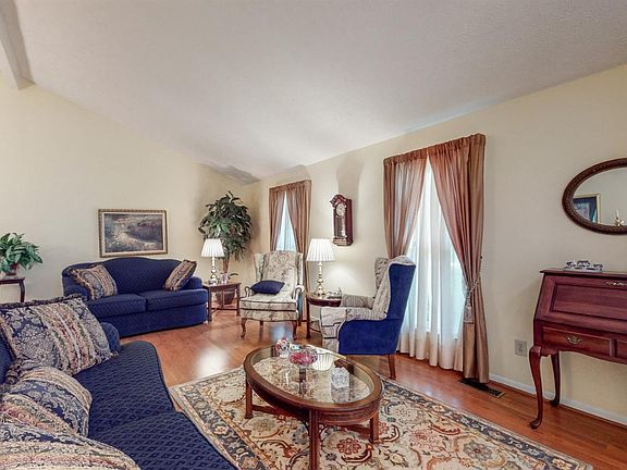 4th image of 6441 Paxton Woods Dr