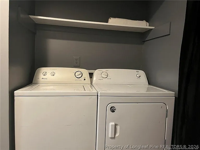 405 Kirkcaldy Ct — Photo 12