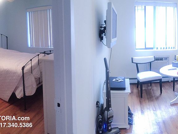 5th image of 3086 31st St APT 1R