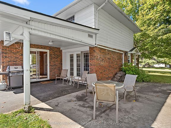 4th image of 137 Reid St