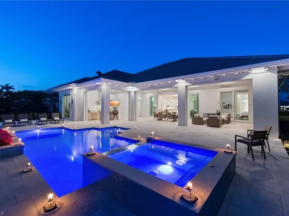 2989 Regatta RD, NAPLES, FL 34103