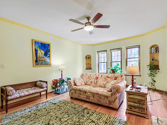 4th image of 10943 S Longwood Dr APT 2