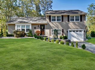 8 Dunbarton Rd, Jackson, NJ 08527