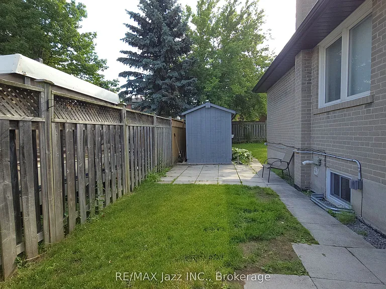 127 Lupin Dr #BASEMENT — Photo 19