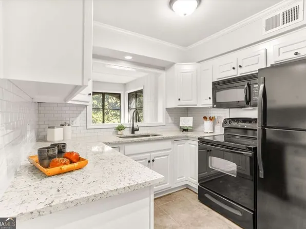 61 Lamsden Ln NW, Atlanta, GA 30327