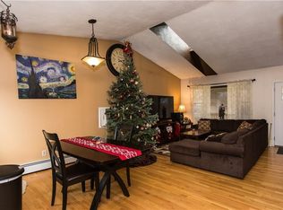 8 Ledge Dr, West Warwick, RI 02893