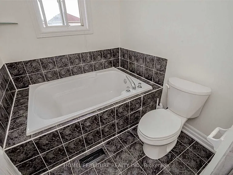 1 Catkins Cres — Photo 21