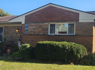 23520 Wildwood St, Oak Park, MI 48237