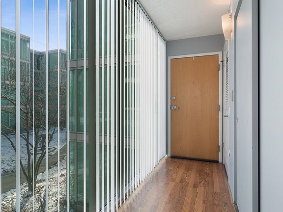 2nd image of 3115 S Michigan Ave APT 206