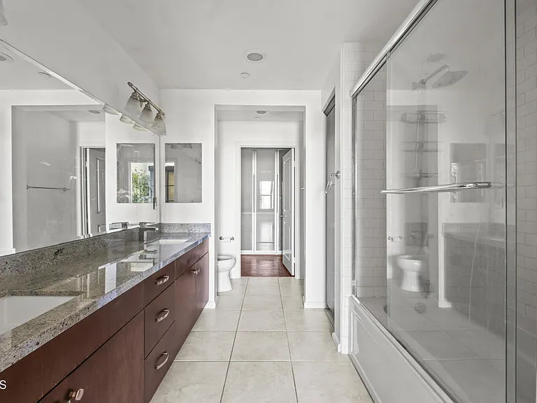 1901 Victoria Ave #201 — Photo 11