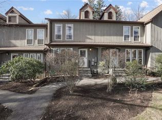 20 Elmwood Cir, Peekskill, NY 10566