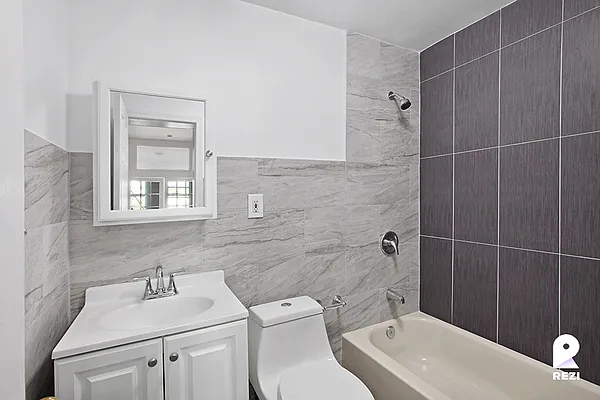 Rented by REZI | media 13