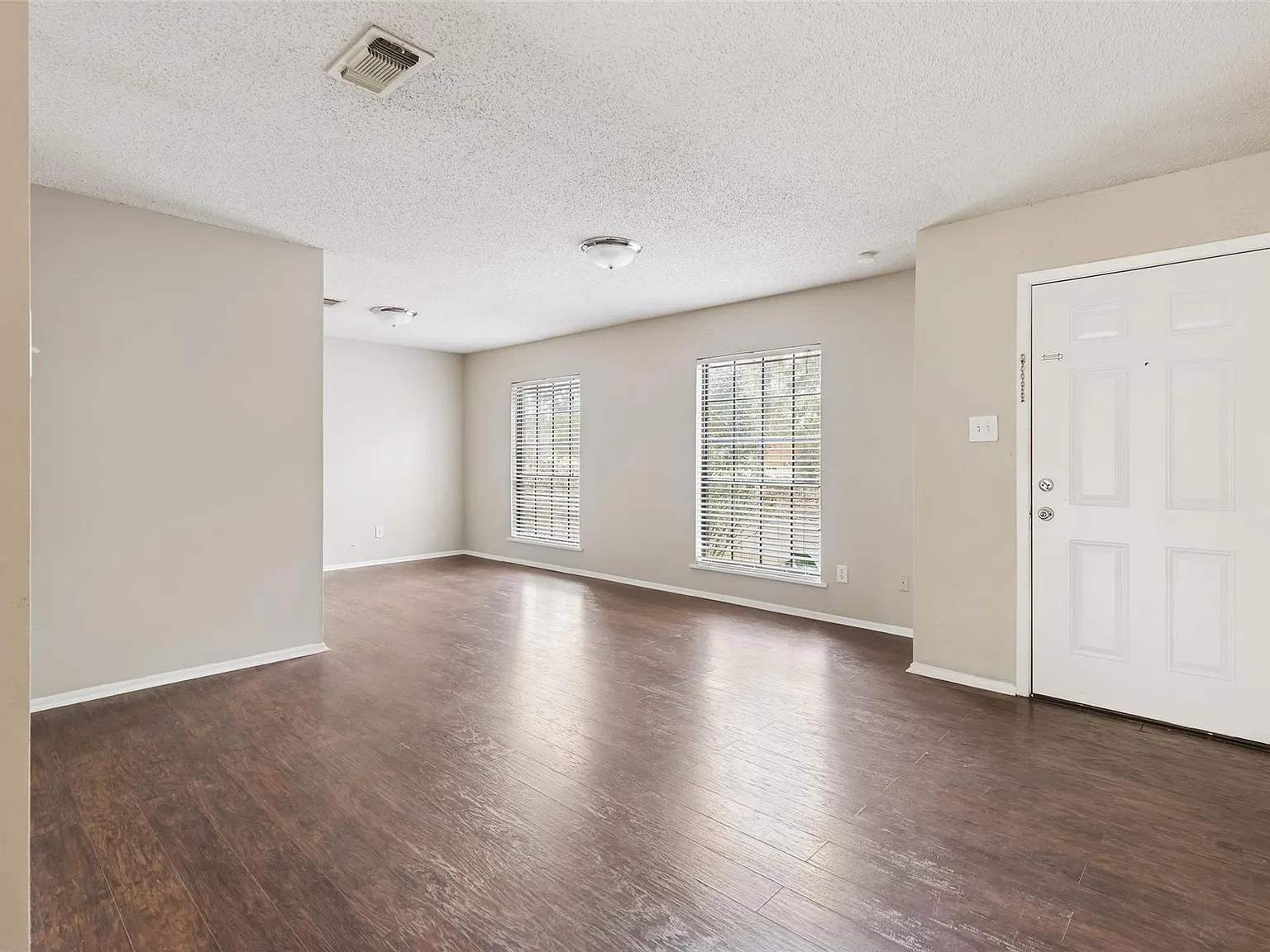 3 bed, 2.0 bath, 1539 sqft, $2,100 — Photo 3