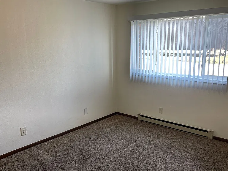 Immaculate Updated 1 and 2 Bedrooms with 1 Bath — Photo 14