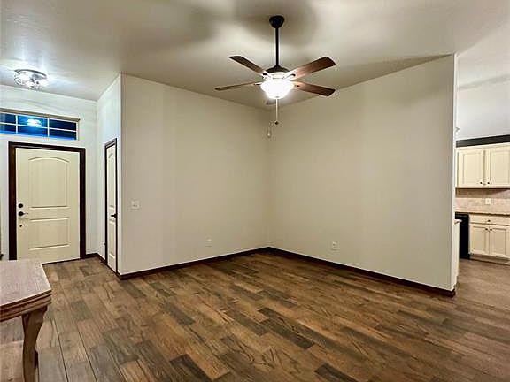 5th image of 2104 Diana Dr