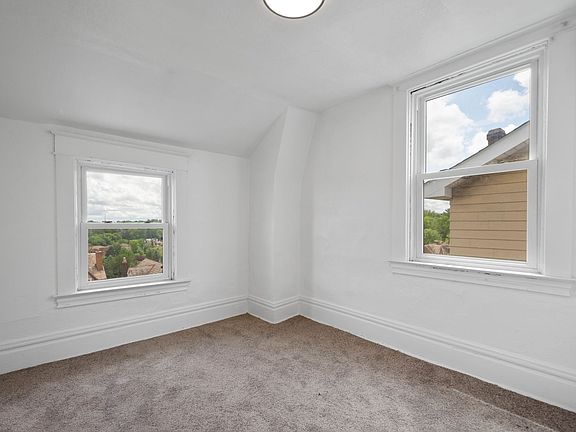 4th image of 129 Newburn Ave Floor 2