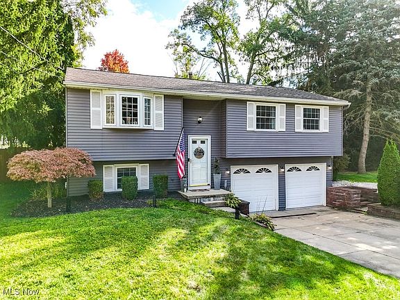 3rd image of 364 Hiwood Ave