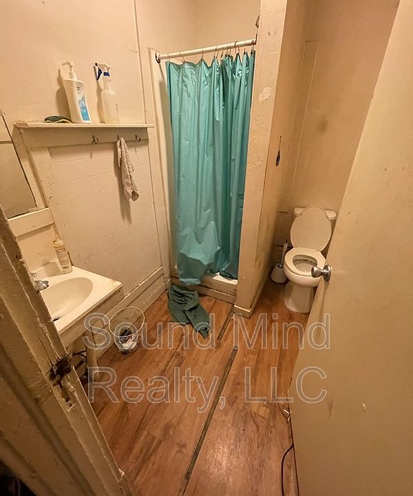 2nd image of 705 Quarry St #B