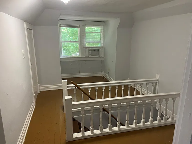 454 Ashland Ter — Photo 4
