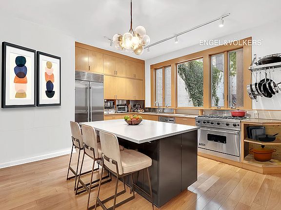 3rd image of 83 E 2nd St