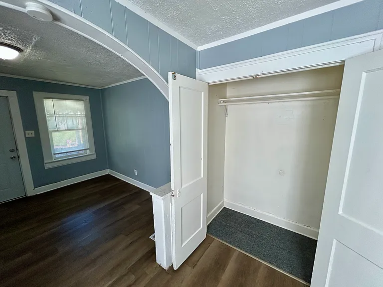 2909 Brookside Ave — Photo 6