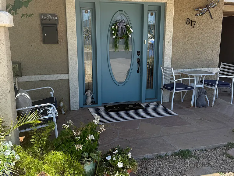 817 W Indianola Ave — Photo 2
