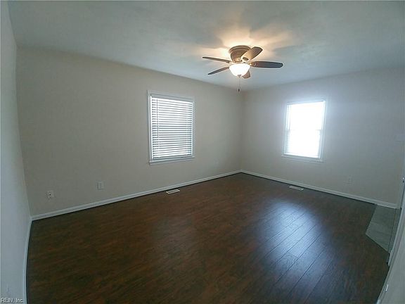 2nd image of 1602 Elmhurst Ln