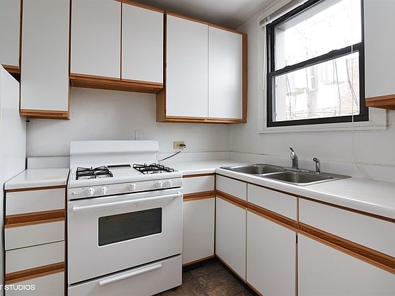 5th image of 4441 N Wolcott Ave APT 3E