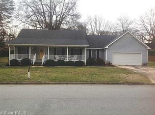 9 Pineburr Ct, Greensboro, NC 27455