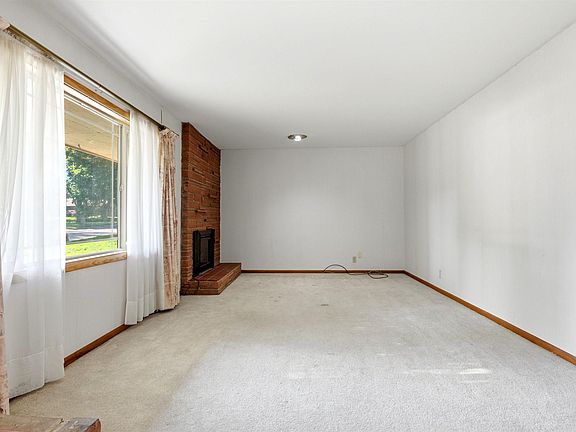 4th image of 2787 SW Boswell Ave