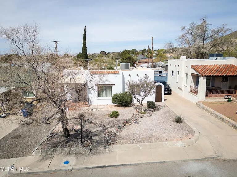 1211 Mesita Dr — Photo 4