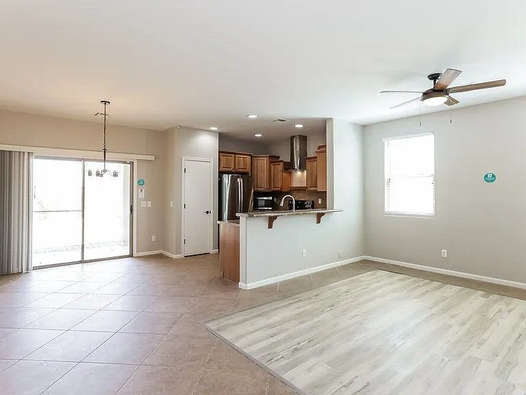 1868 W Wrangler Way — Photo 3