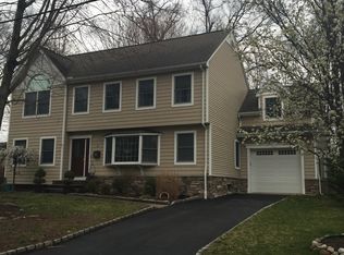 5 Fairview Ct, Park Ridge, NJ 07656