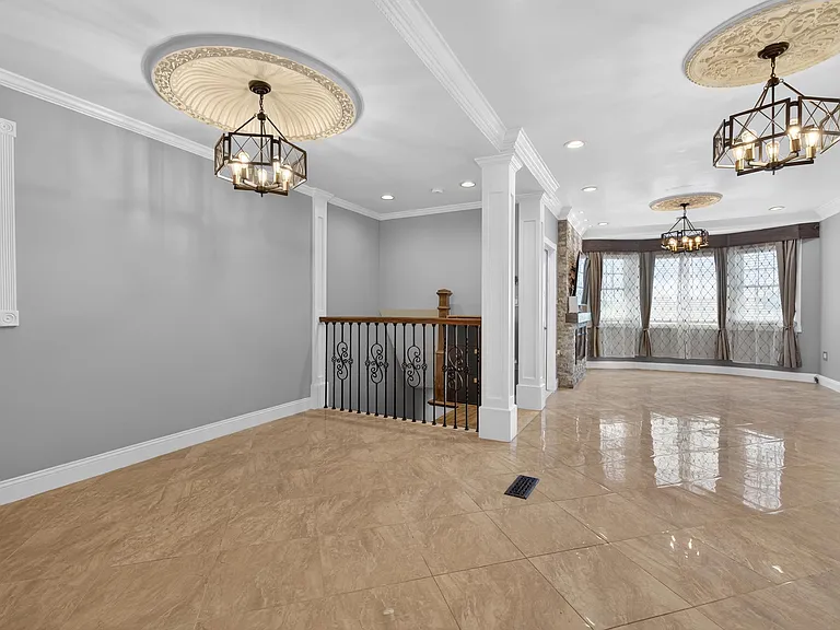 257 Kennedy Blvd — Photo 9