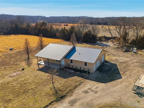 3rd image of 2274 Iowa Rd