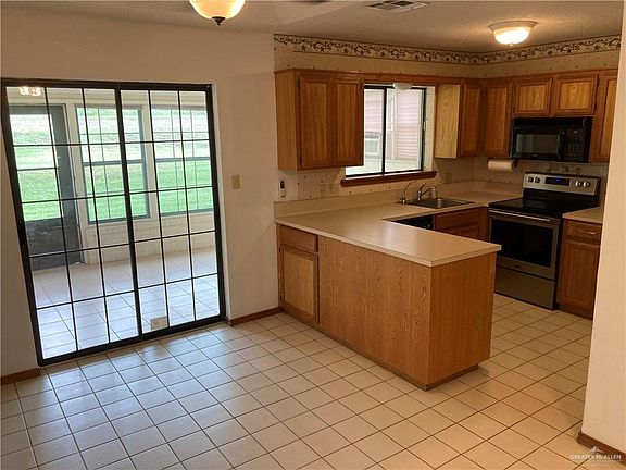 3rd image of 1714 Oasis Ave #14