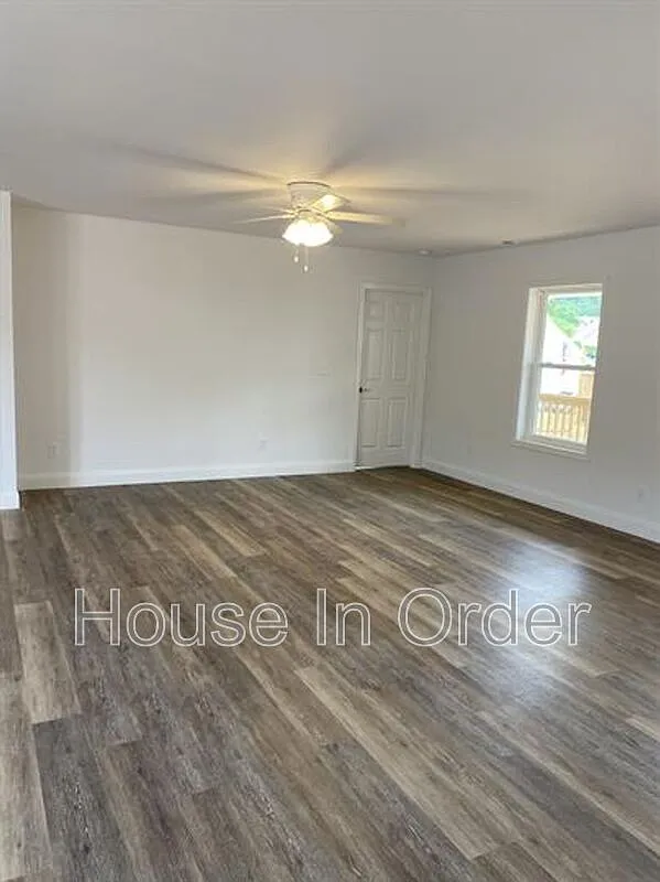 3 bed, 2.0 bath, $1,795 — Photo 3