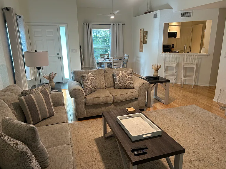 6645 Pineview Ter — Photo 3