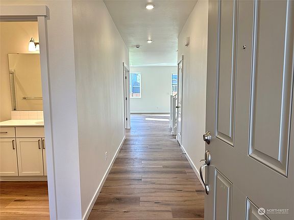 4th image of 18712 135th Avenue E #81