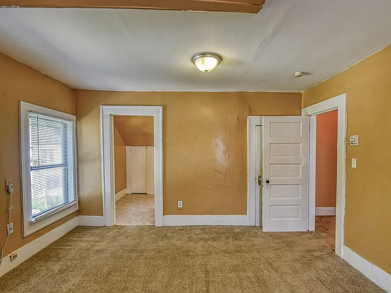 464 College Ave — Photo 7