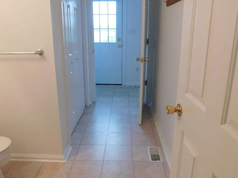 210 Ainsley Rd — Photo 9