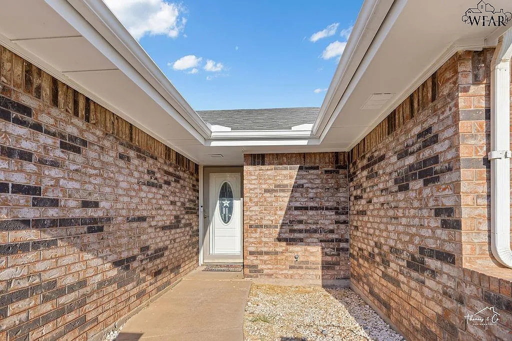 3 bed, 2.0 bath, 1450 sqft, $2,295 — Photo 4