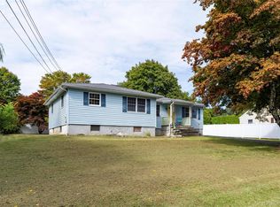 33 Ridgeview Ave, Mahopac, NY 10541