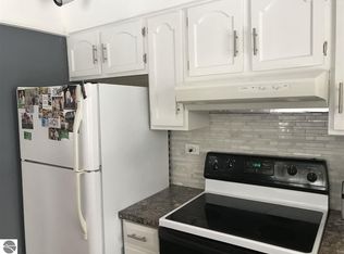 4242 Deerfield Ln, Traverse City, MI 49684