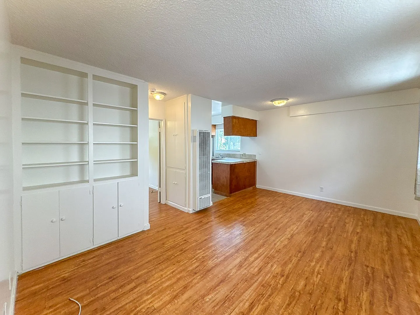 Bright & Inviting Culver City Apartment | Great Location — Photo 2