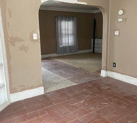 5th image of 252 Boyleston Ave