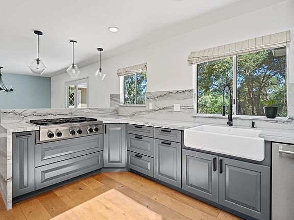 3rd image of 1620 Deerwood Drive