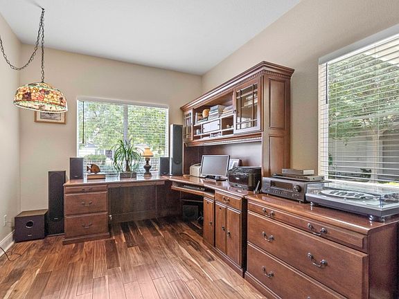 4th image of 27503 Courtview Dr